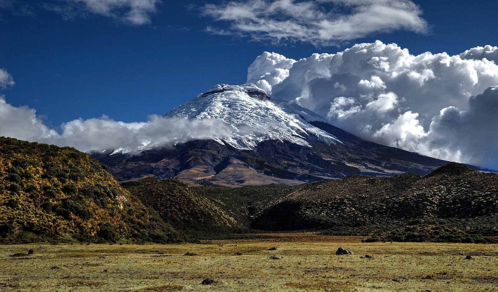 Ecuador: Un País de Maravillas Naturales y Culturales