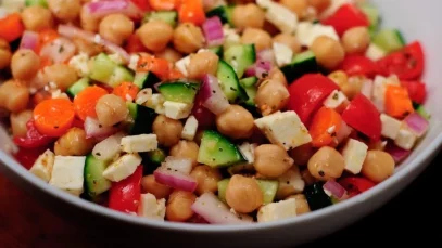 Receta de Ensalada Mediterránea con Garbanzos