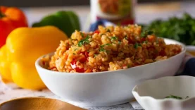 Arroz al horno con chorizo y verduras